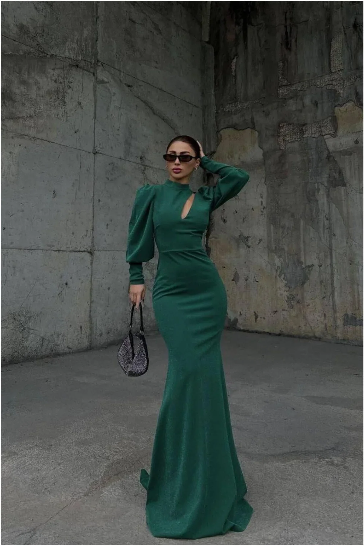 Kadın Trend Model Simli Kumaş Degaje Yaka Dekolteli Maxi Abiye Elbise