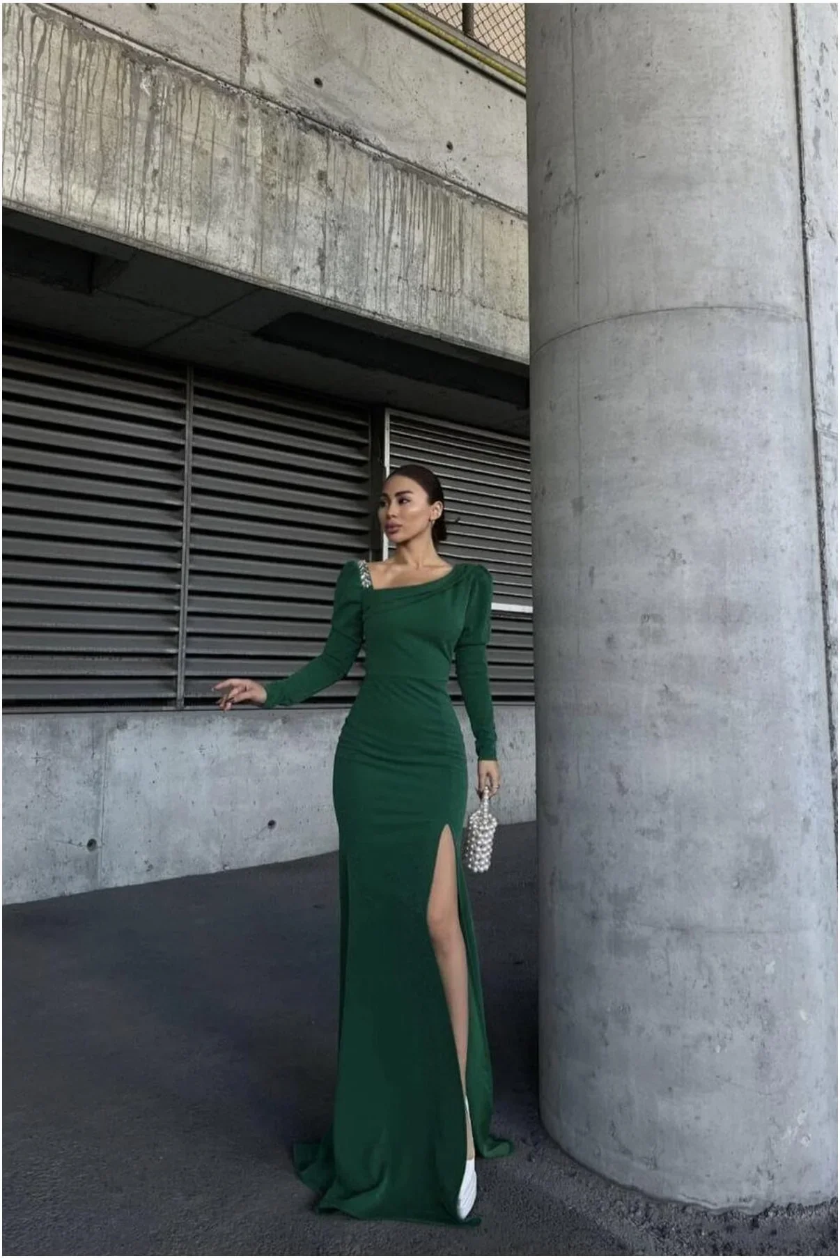 Kadın Modern Stil Kayık Yaka Taş Detaylı Uzun Kollu Abiye Elbise