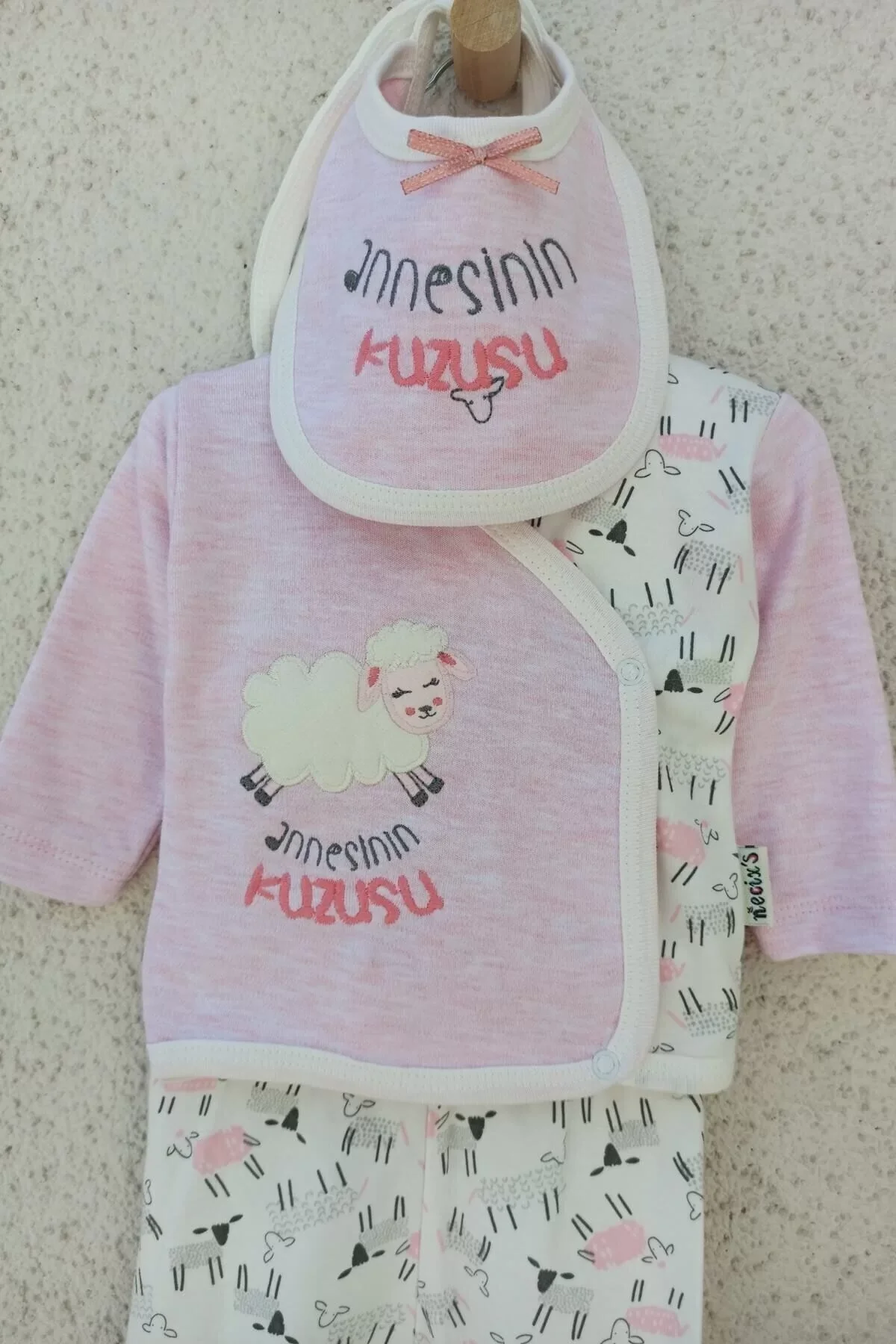 Annesinin Kuzusu Şapkalı Eldivenli 5'li Kız Zıbın Seti 0-3 Ay görsel 2