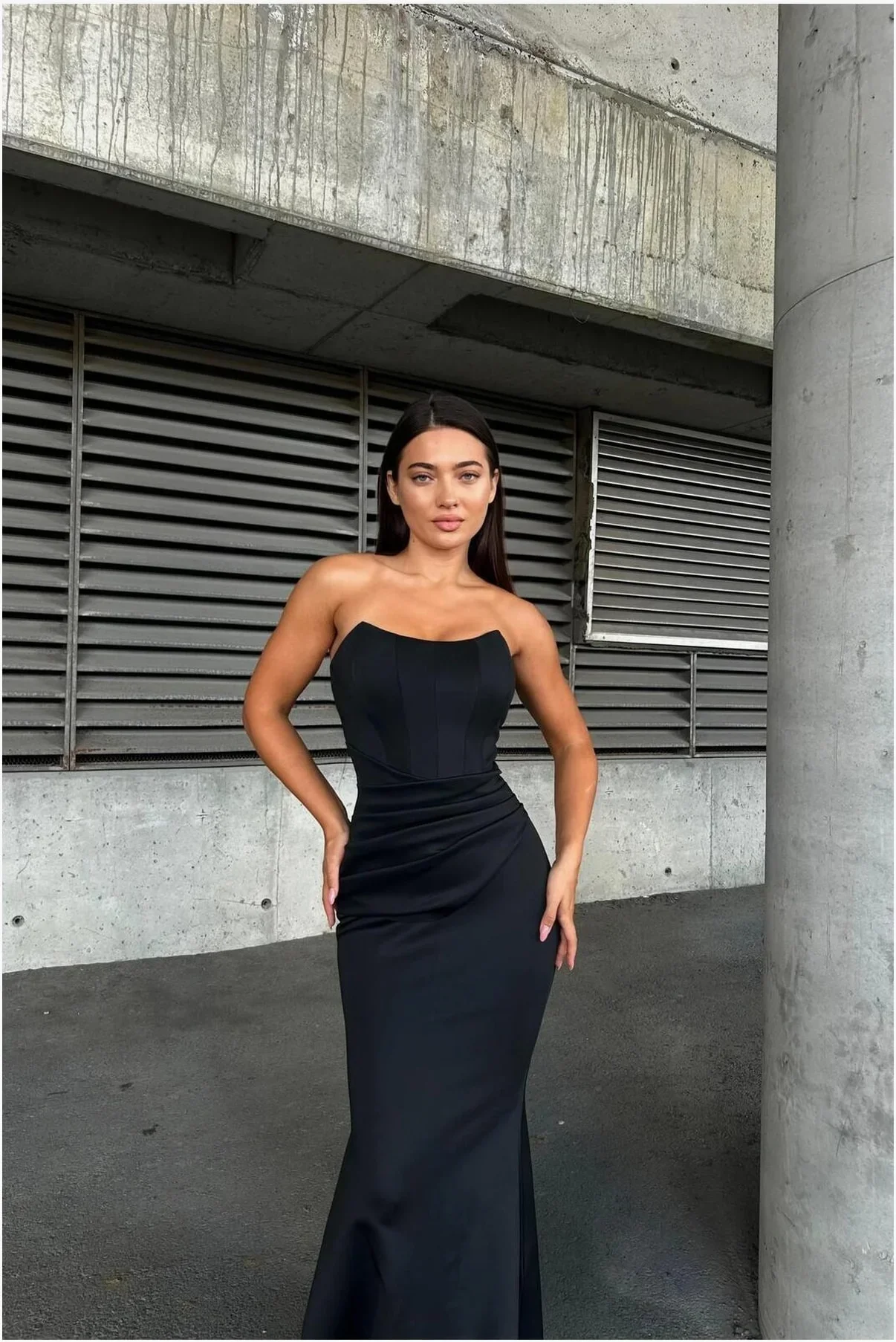 Kadın Trend Tasarım Esnek Likralı Kumaş Straplez Maxi Abiye Elbise görsel 2