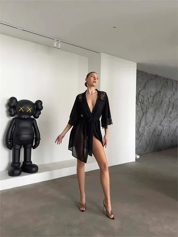 Şık Tasarım Siyah Dantel İşlemeli Body Suit ve Tül Gecelik Takımı görsel 2