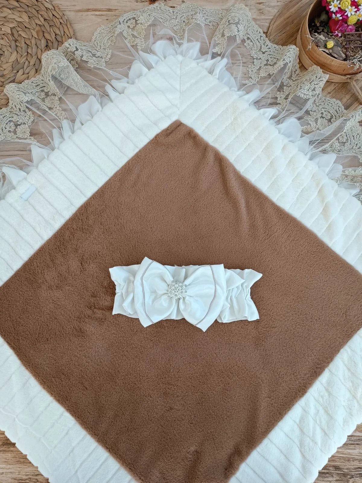 Yenidoğan Wool Yün Kumaş Taç Nakışlı Güpür Duvaklı Fiyonk Prizma Taş Unisex Kundak Bebek Battaniyesi Kahverengi görsel 5