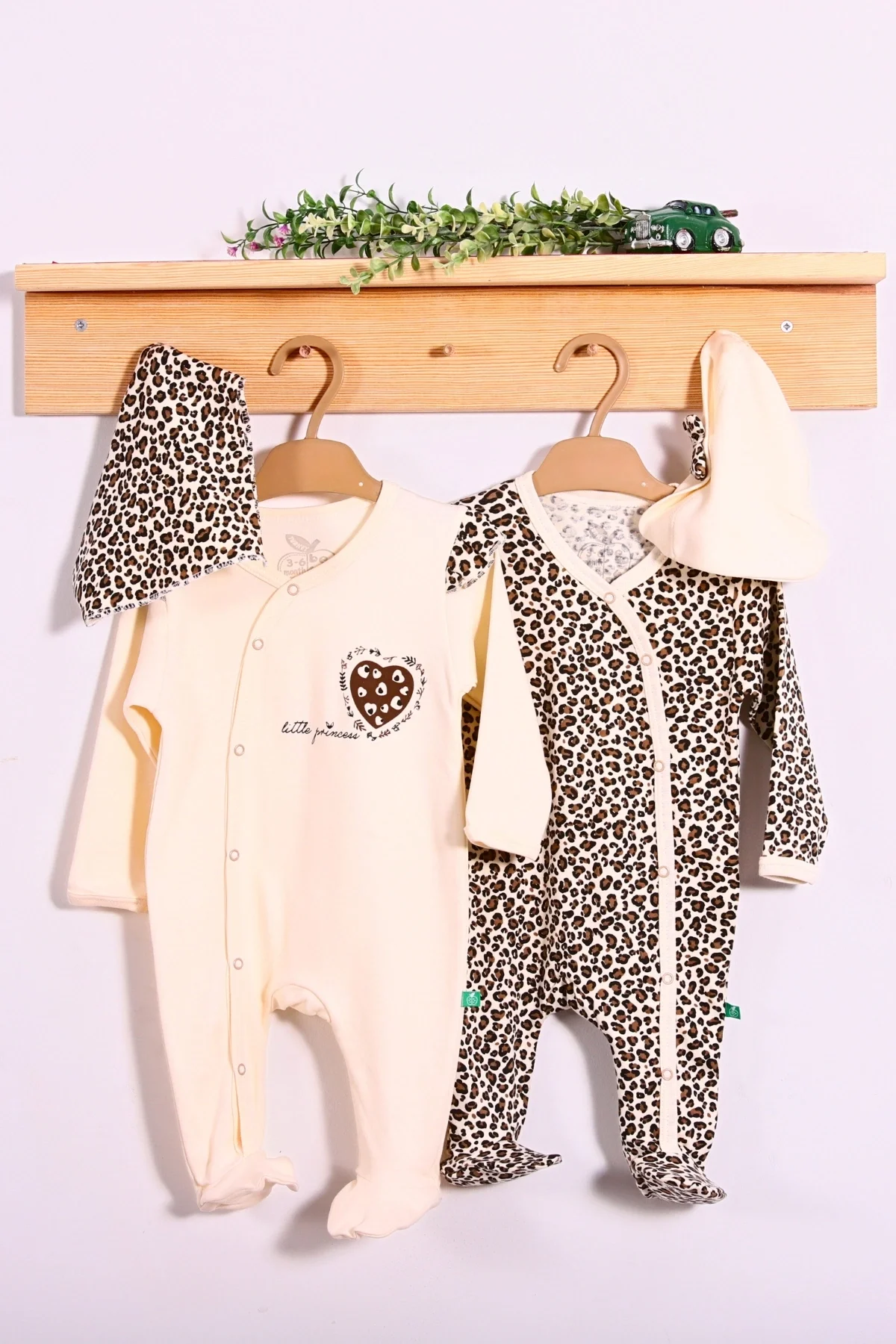 Açık Kahve Leopar Desenli Kız Bebek 4'lü Tulum Seti görsel 2
