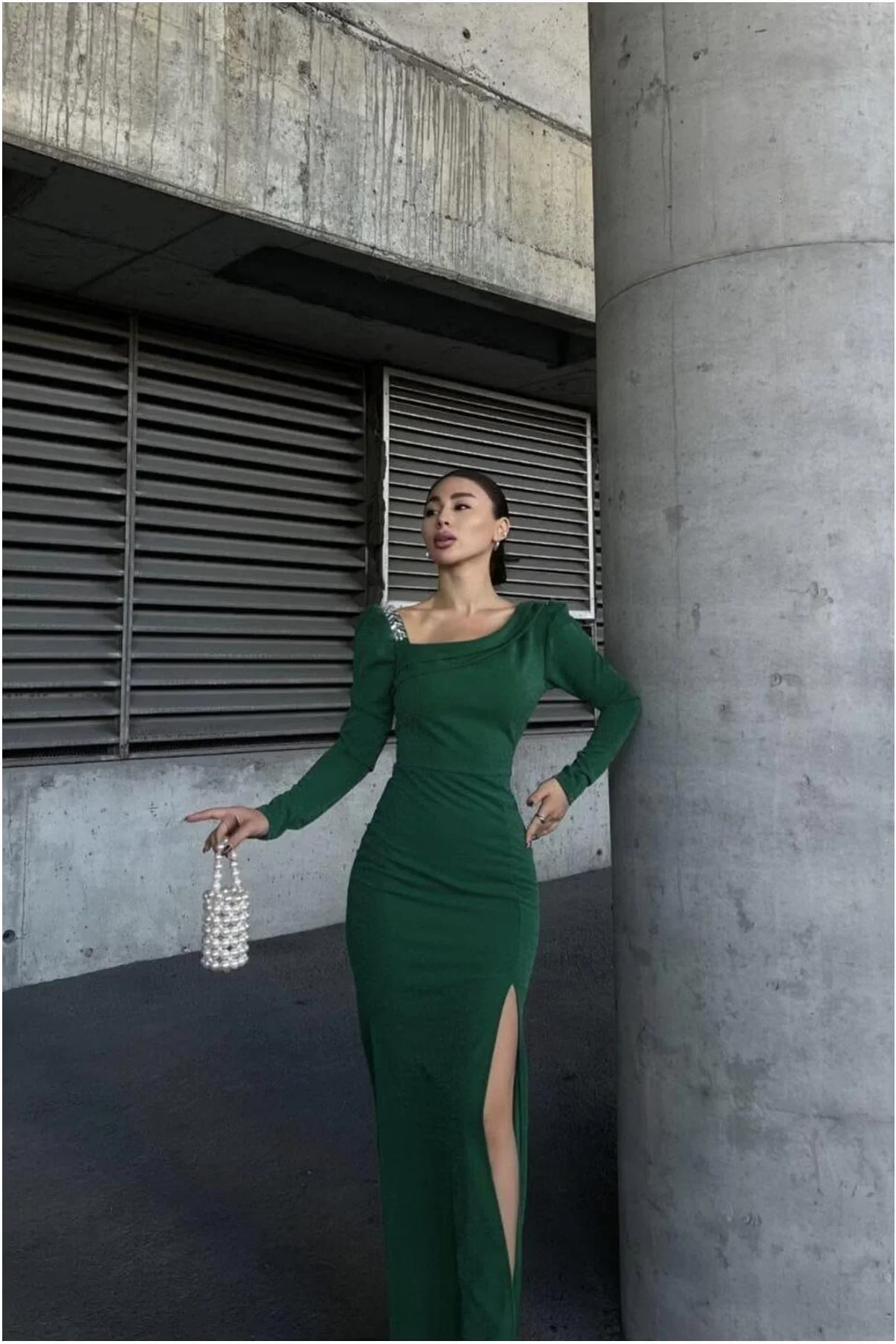 Kadın Modern Stil Kayık Yaka Taş Detaylı Uzun Kollu Abiye Elbise görsel 2