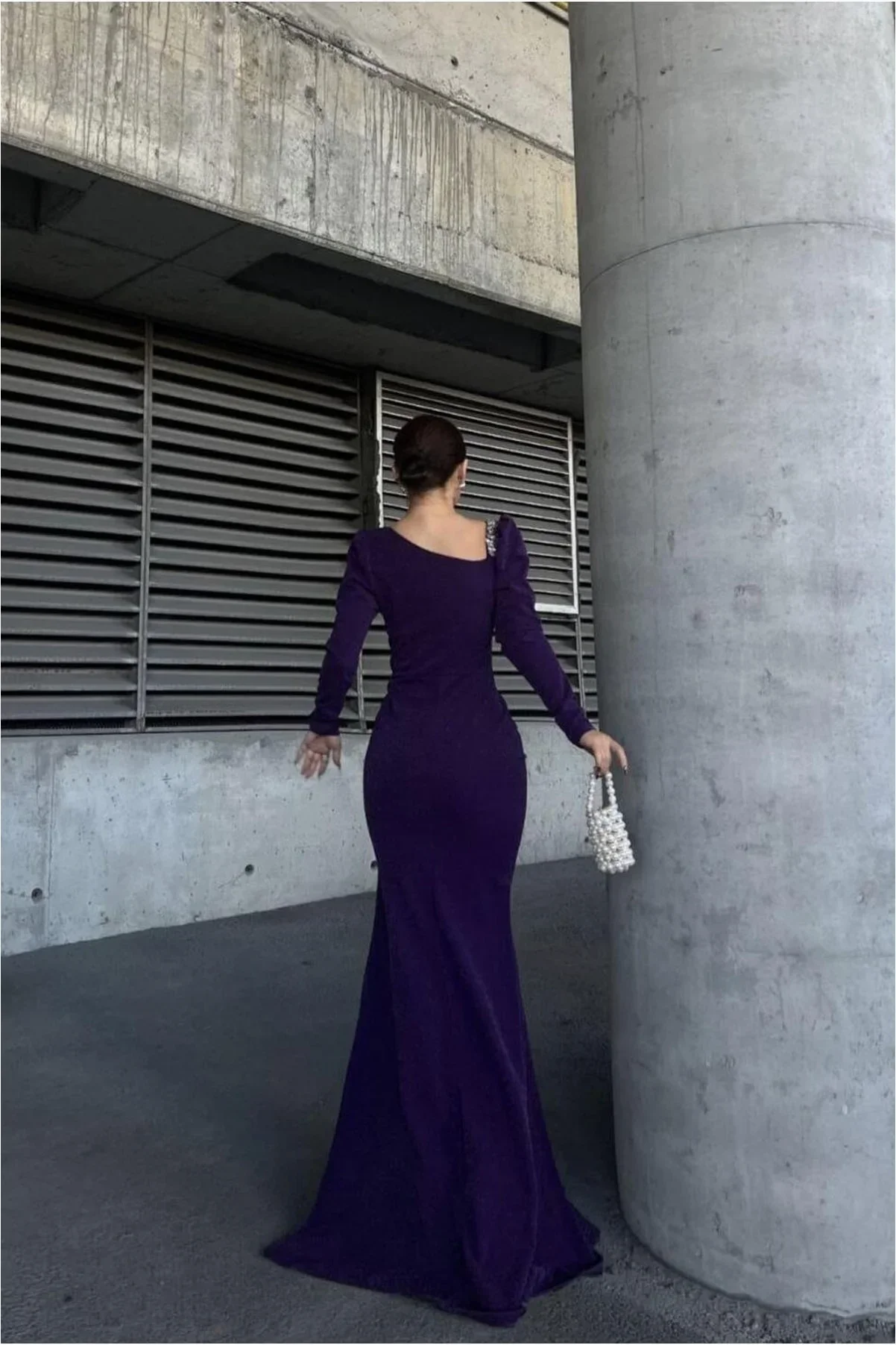Kadın Modern Stil Kayık Yaka Taş Detaylı Uzun Kollu Abiye Elbise görsel 3
