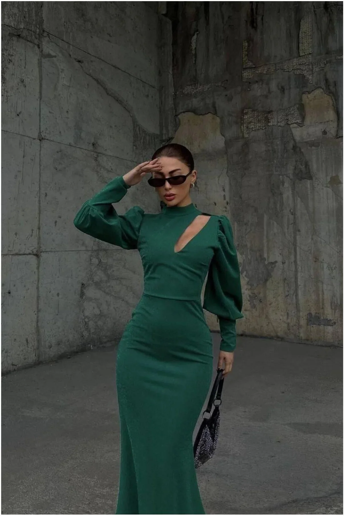 Kadın Trend Model Simli Kumaş Degaje Yaka Dekolteli Maxi Abiye Elbise görsel 2