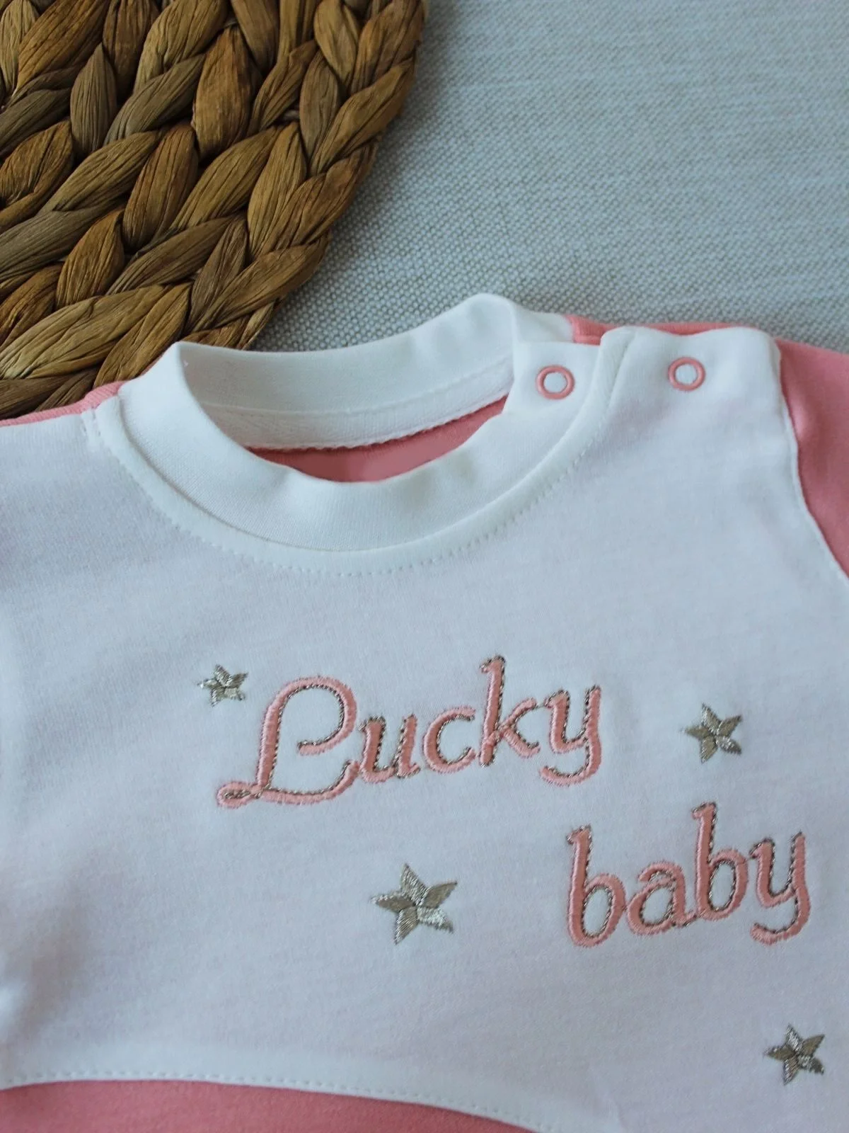 0-3 3-6 Ay Lucky Baby Nakışlı Es Çizgi Boy Şapkalı Kız Bebek Tulumu Pudra görsel 2