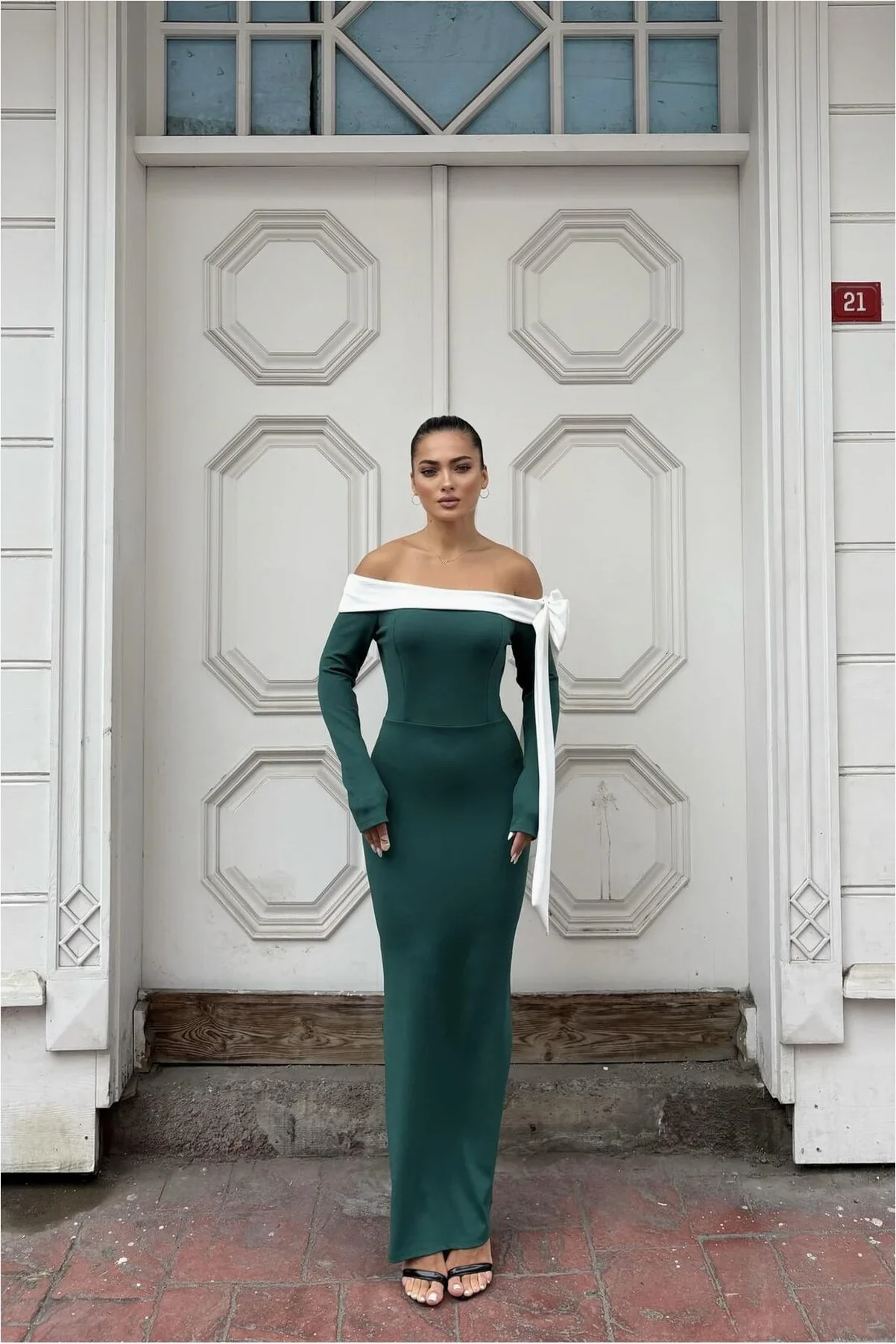 Kadın İnce İşçilik Krep Kumaş Straplez Abiye Elbise