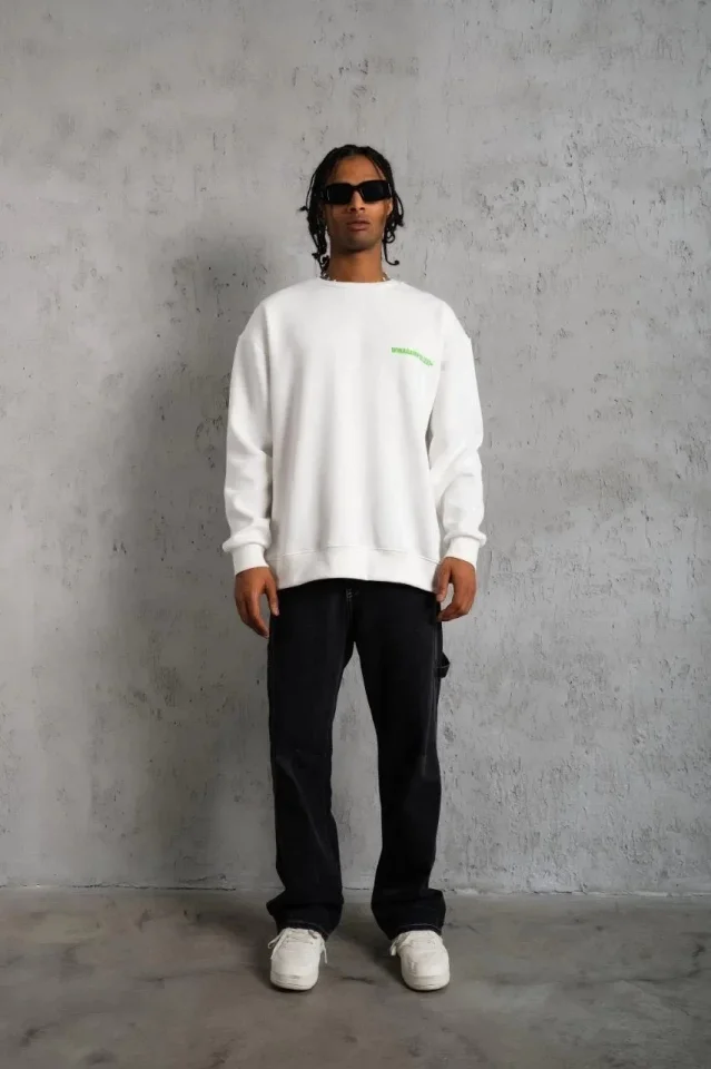 Erkek Oversize Sweatshirt – Beyaz Renk Ön Ve Sırt Baskılı, Üç İplik İçi Pamuklu Kumaş, Rahat Kalıp, Ribanalı Kışlık Sweat Winagain Polizei Serisi - Beyaz görsel 4