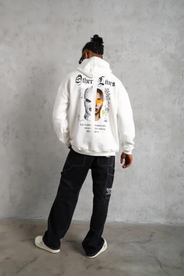 Oversize Üç İplik Şardonlu Kapüşonlu Sweatshirt – Beyaz “Other Lives” Ön Ve Arka Baskılı, Kanguru Cepli, Ribanalı Rahat Kışlık Model Beyaz görsel 4