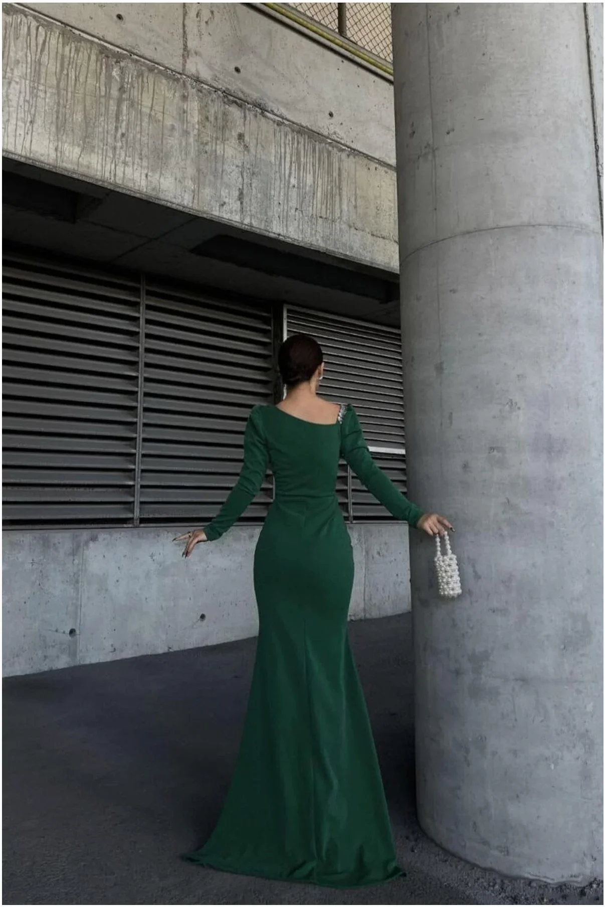 Kadın Modern Stil Kayık Yaka Taş Detaylı Uzun Kollu Abiye Elbise görsel 3