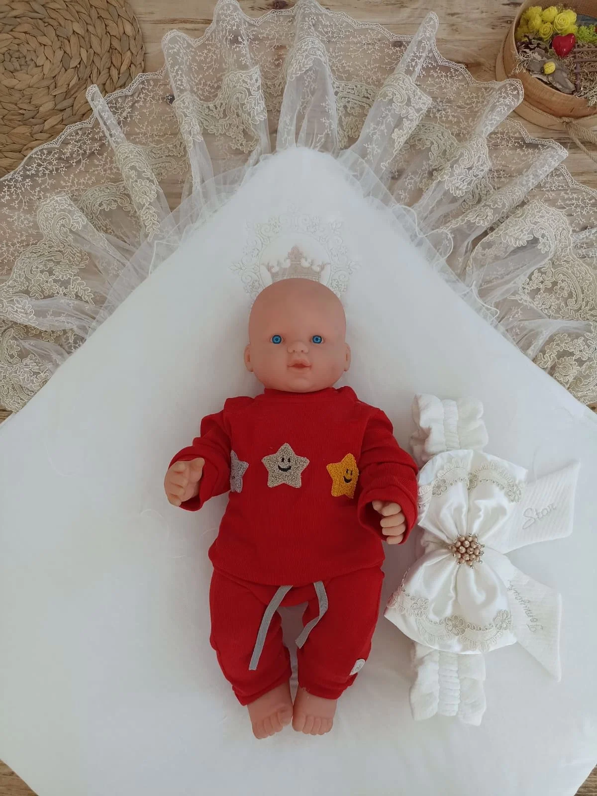 Yenidoğan Sahra Taç Nakışlı Plazma Taşlı Güpürlü Fiyonklu Duvaklı Trilüks Kundak Bebek Battaniyesi Sütlü Kahve görsel 2