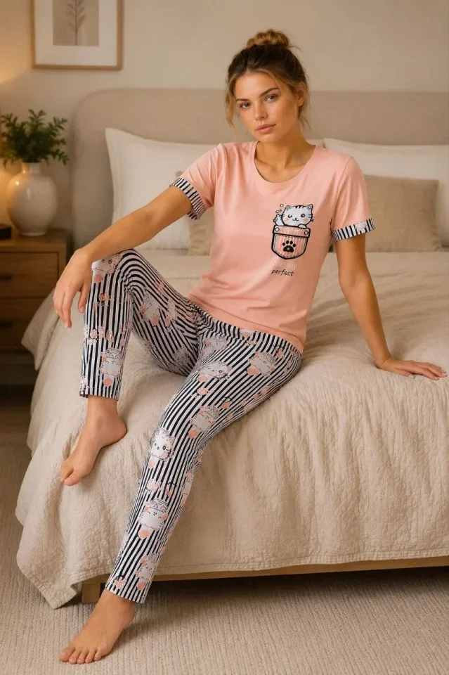 Pamuklu Penye Kedi Baskılı Kısa Kollu Bisiklet Yaka Çizgili Pijama Takımı - Pudra görsel 3