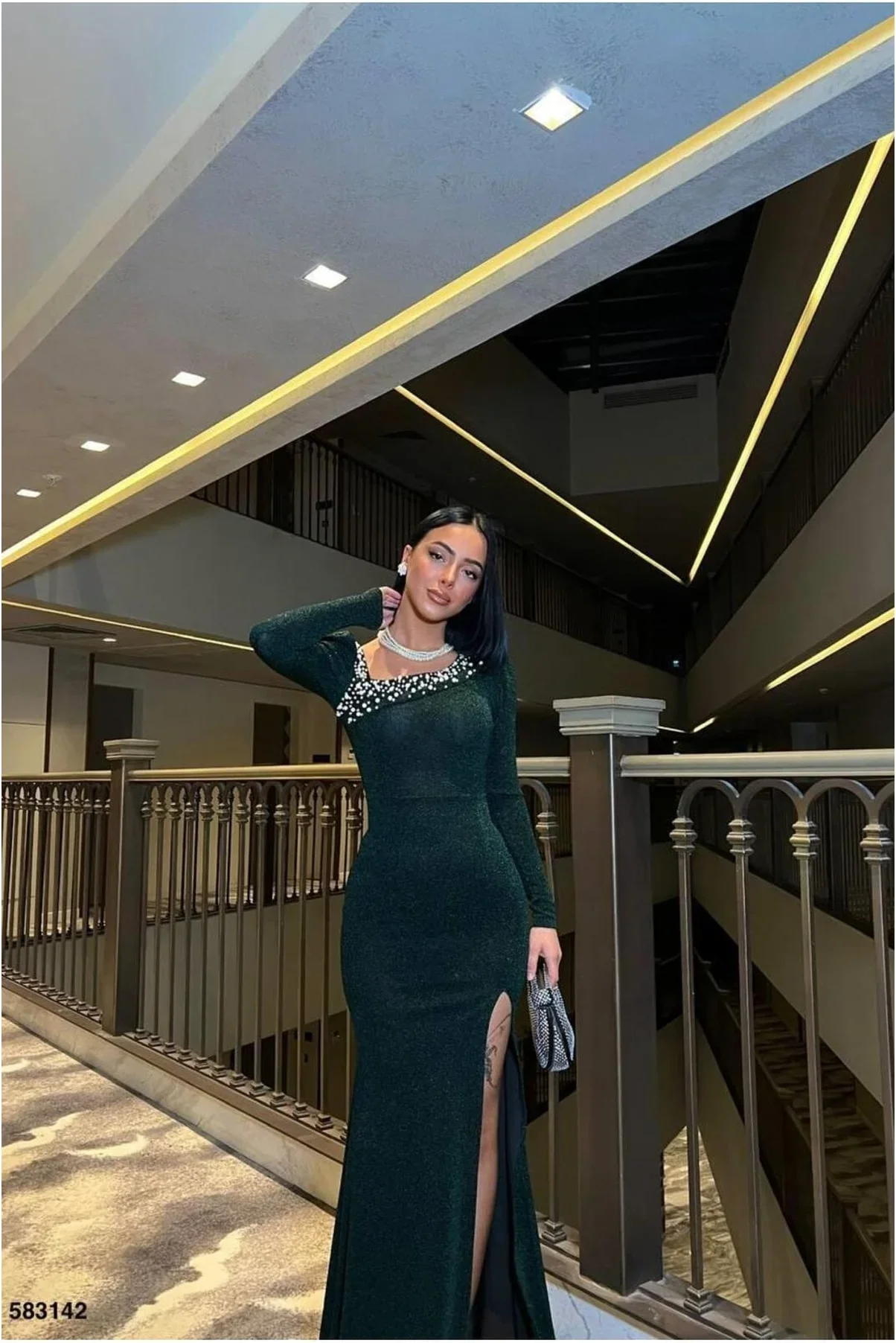 Kadın Modern Stil V Yaka Yırtmaçlı Uzun Kollu Abiye Elbise görsel 3