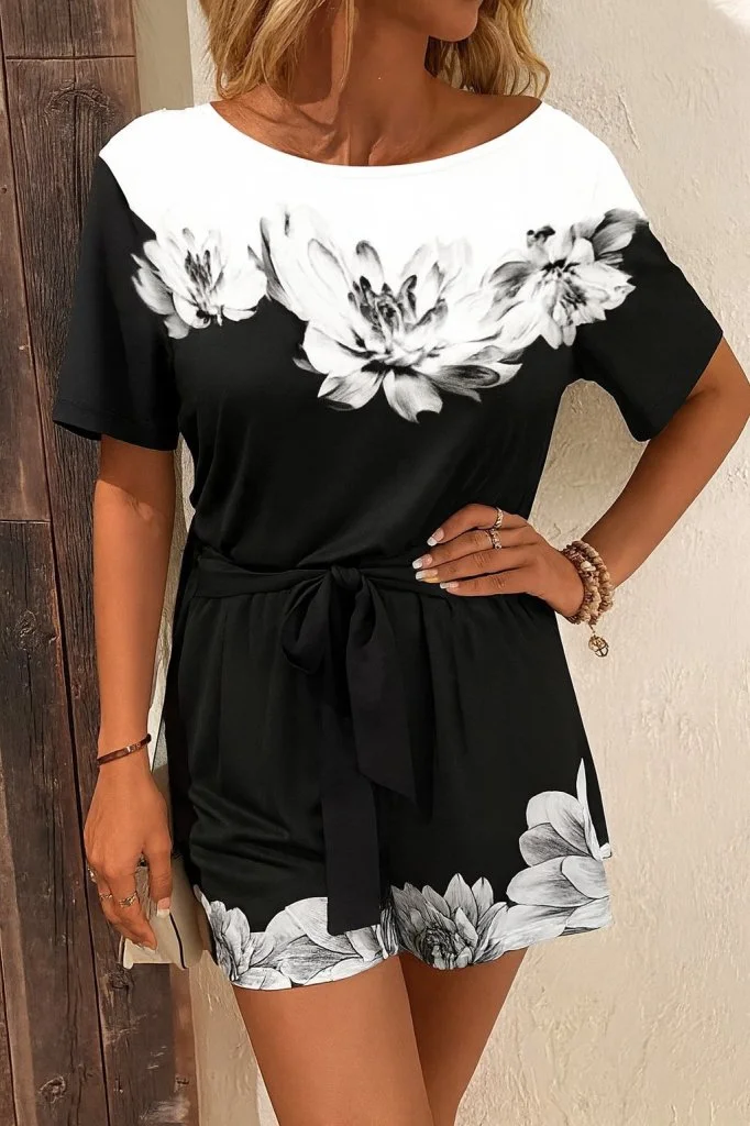 Kadın Tek Omuzu Açık çiçek Desenli Beli Kuşaklı Iki Iplik Mini Short Tulum görsel 3
