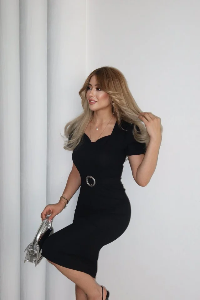 Kadın Kısa Kollu Yakası Açık önden Halka Detaylı Ithal Krep Elbise görsel 6